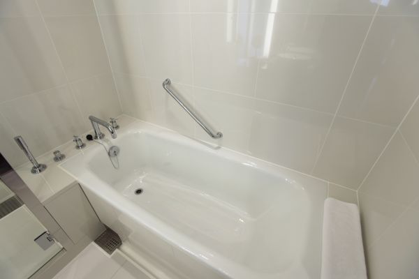 Cost of Bathtub Repair in Auburn